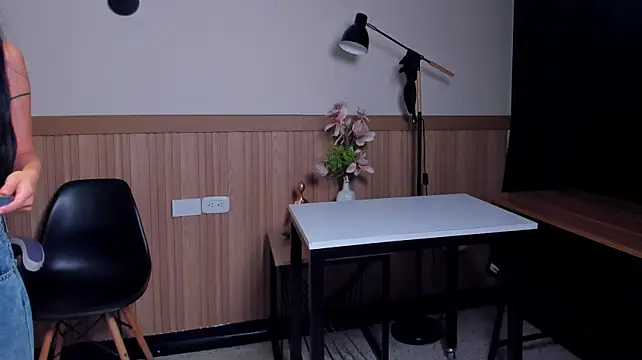 Sara_rhoades stripchat live cam model