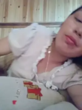 Tina-i stripchat live cam model