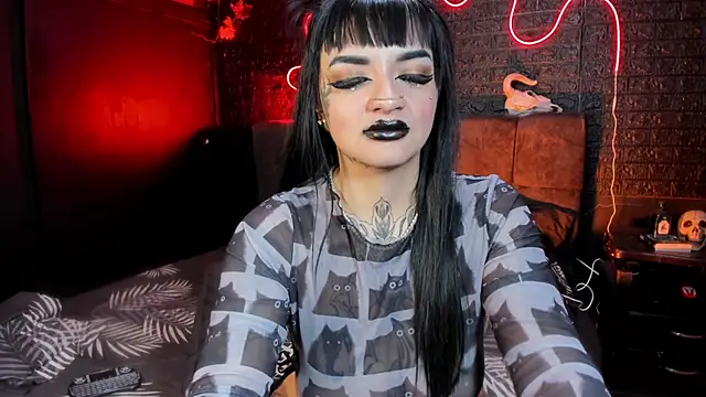 noctara_voss stripchat live cam model