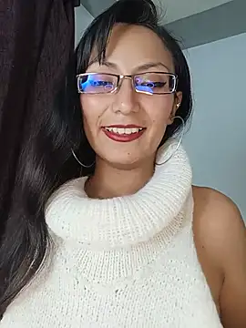LucyCherry69 stripchat live cam model