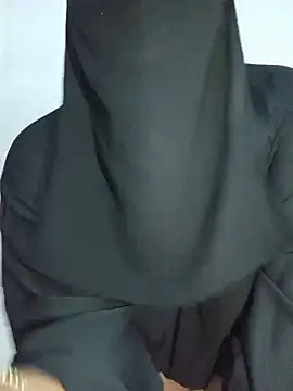 -Batta- stripchat live cam model