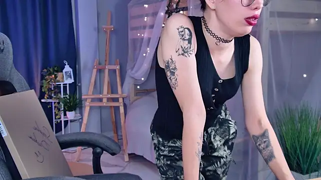 SeraphineDuskryn stripchat live cam model