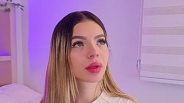 isa__leon stripchat live cam model
