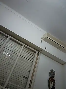 VIUDAcaliente stripchat live cam model