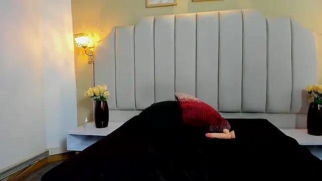 Lizzaens stripchat live cam model