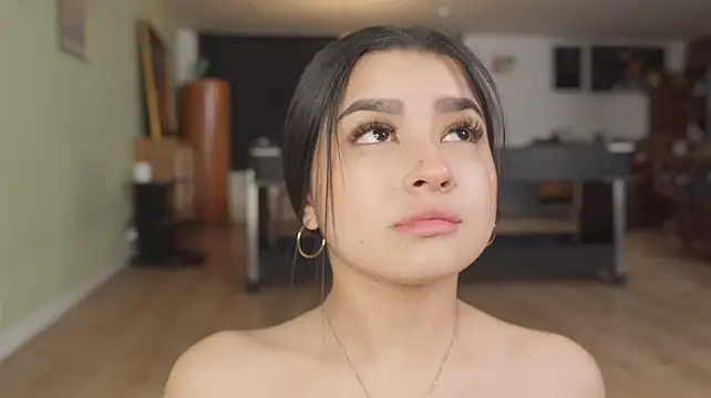Emilyy05_ stripchat live cam model