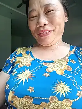 -Lytina- stripchat live cam model