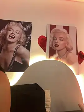 Sarabellinii stripchat live cam model