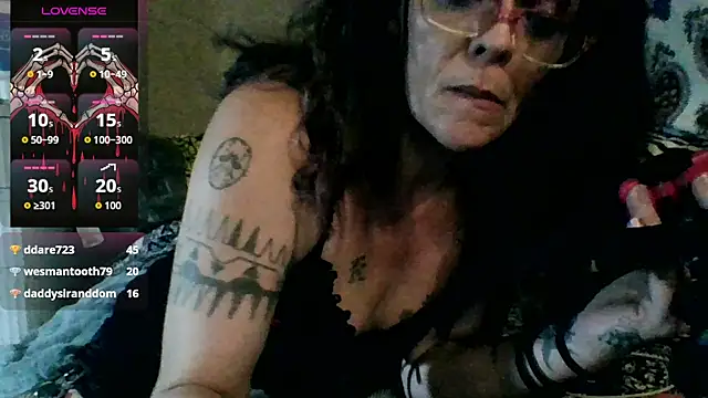 RadiantandRuined stripchat live cam model