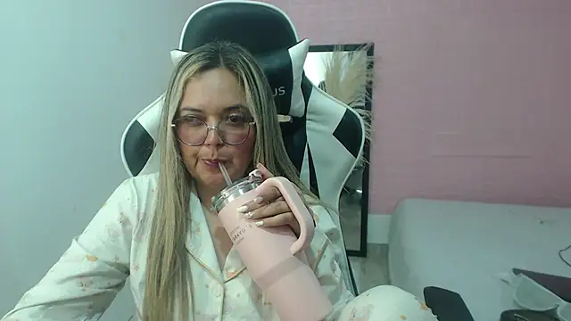 samy_vsn stripchat live cam model