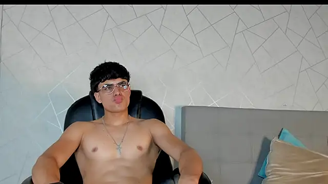 Toji_ferrer stripchat live cam model