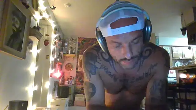 2attract stripchat live cam model