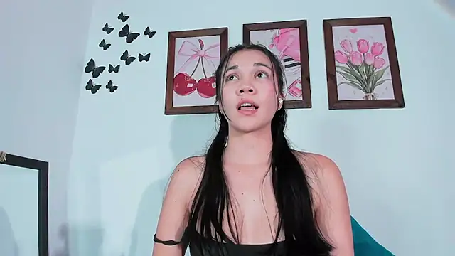 Emiily_Parkerr stripchat live cam model