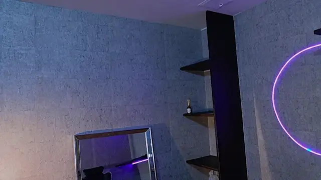 ravenmyth stripchat live cam model