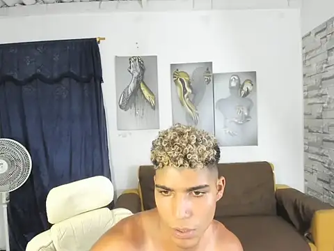 santiago_diazz stripchat live cam model