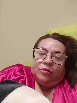 Emperatrizlady stripchat live cam model
