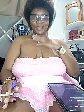 CocoBootyyy stripchat live cam model