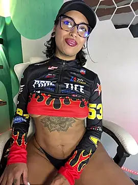 LollaByer stripchat live cam model