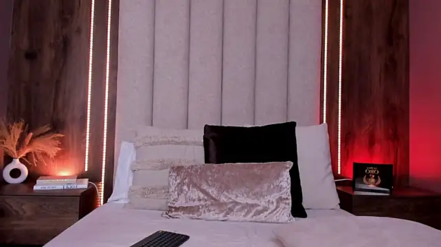 LucySalvatore_ stripchat live cam model