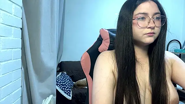 valentinauwu stripchat live cam model