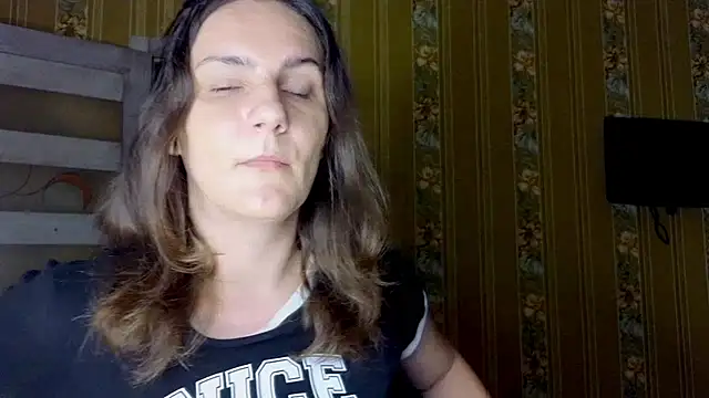 Miss-Understood stripchat live cam model