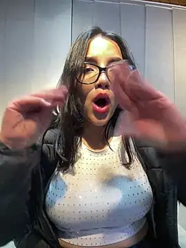 Lorein_cute18 stripchat live cam model
