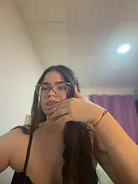 Valentina2390 stripchat live cam model
