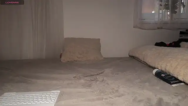 HiddenPearl stripchat live cam model