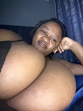 Chubbykarisma27 stripchat live cam model