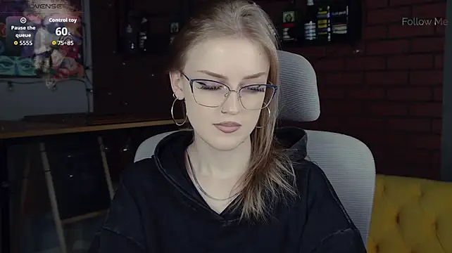 KiraMontoya stripchat live cam model