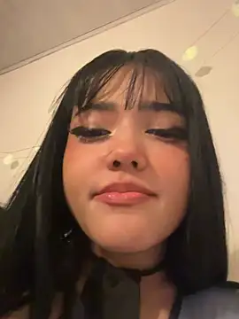 ela_petit stripchat live cam model