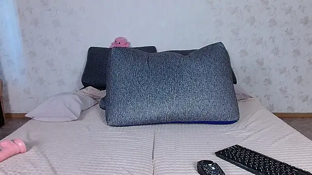 evaa_here_ stripchat live cam model