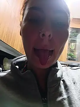 AnnyaEvans stripchat live cam model