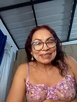 HOT_LATINA20 stripchat live cam model