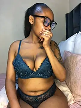 Nicole-Liam- stripchat live cam model