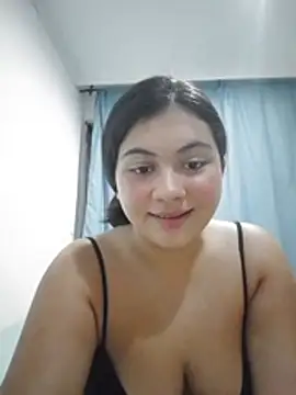 Neferaa stripchat live cam model
