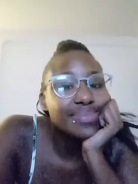 Xochillovemoney2 stripchat live cam model