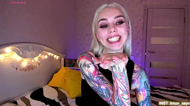LillyMoure_ stripchat live cam model