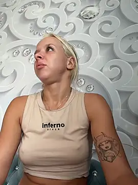 LikaCat stripchat live cam model