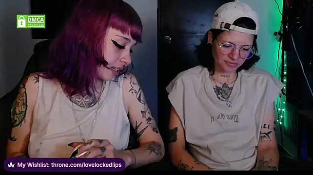 lovelockedlips stripchat live cam model