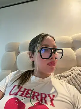 Mialunaxx stripchat live cam model