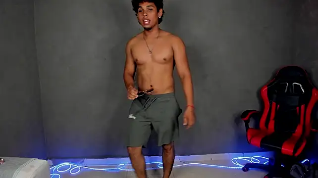 LiamVibes212 stripchat live cam model
