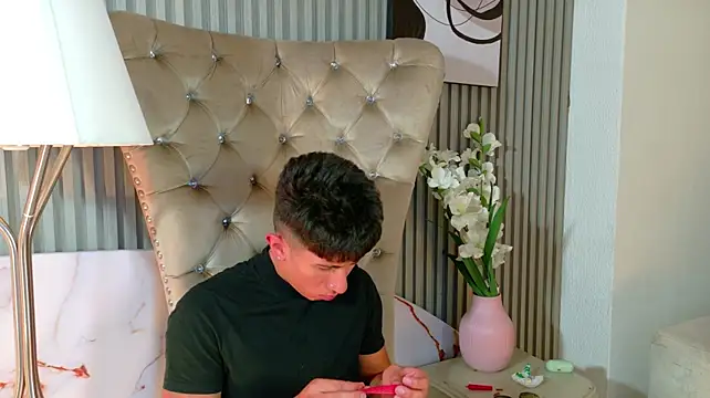 AndyJustgame_ stripchat live cam model