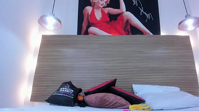 Mahyolen stripchat live cam model