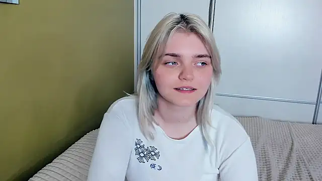 JannRoary stripchat live cam model