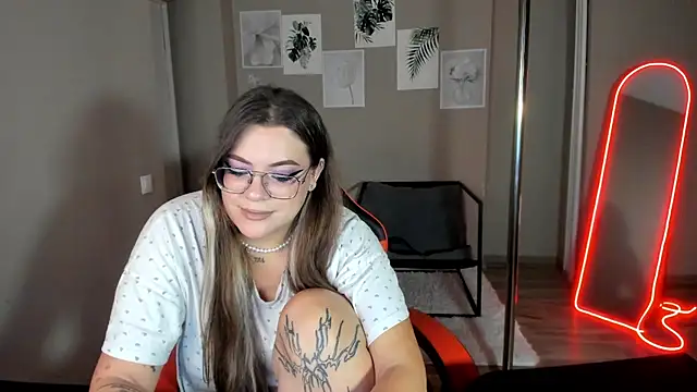MiraTorson stripchat live cam model