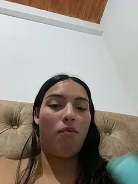 yuliromer stripchat live cam model