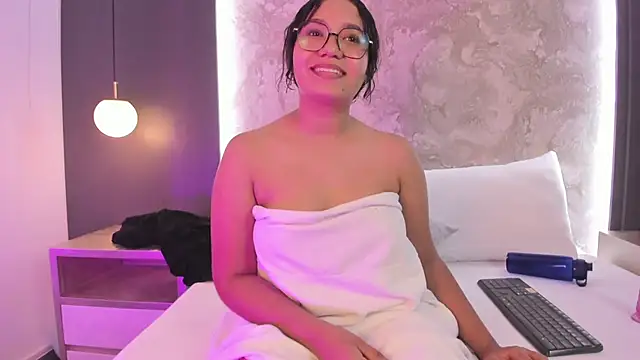 alysson_moon_ stripchat live cam model
