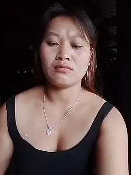 Lan-oanh stripchat live cam model