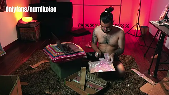 NurNikolao stripchat live cam model